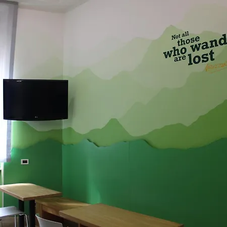 Hostal Scout Center *